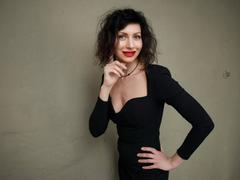 AlisTrayle - female with brown hair webcam at LiveJasmin