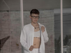 AllexNoa - female with black hair and  big tits webcam at xLoveCam