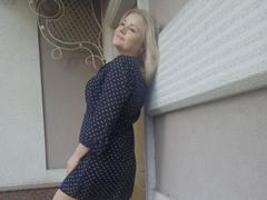 AlliRain - blond female with  big tits webcam at xLoveCam