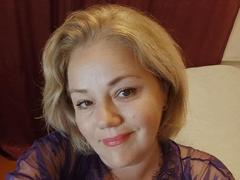 AlliRain - blond female with  big tits webcam at xLoveCam