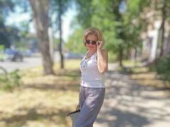 AlliRain - blond female with  big tits webcam at xLoveCam