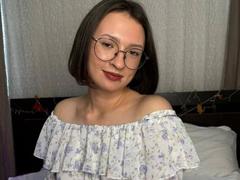 Alliana-hot - female with brown hair webcam at xLoveCam