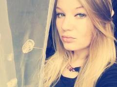 AlmaDeAngel69 - female with red hair webcam at xLoveCam