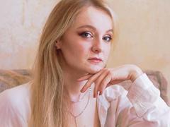 AlmaFlowers - female webcam at xLoveCam