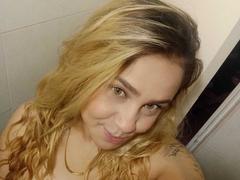 AlmaGiordano - blond female webcam at xLoveCam