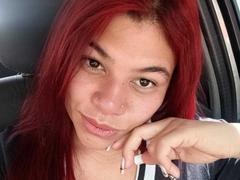 AlmaWhite - female with black hair webcam at xLoveCam