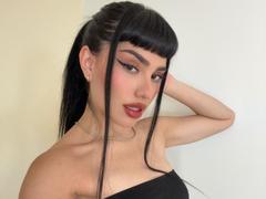 AlmaaBlaze - female webcam at xLoveCam
