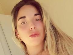 AlmenRubia from xLoveCam