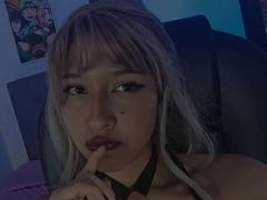 AlondraFae - female with brown hair webcam at xLoveCam