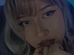 AlondraFae - female with brown hair webcam at xLoveCam