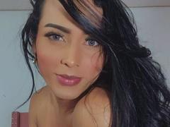 AlyiceAss - shemale with black hair webcam at xLoveCam