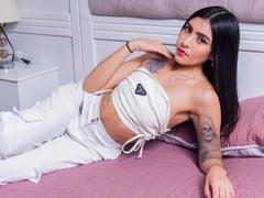 AlysonMiller - female with black hair webcam at xLoveCam