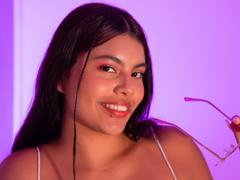 AlyssaGreen - female with brown hair webcam at xLoveCam