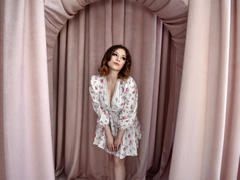 AmandaGrans - female with brown hair webcam at LiveJasmin