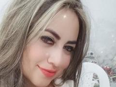 AmandaLeon - blond female webcam at xLoveCam