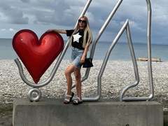 AmandaSexyLips - blond female webcam at xLoveCam