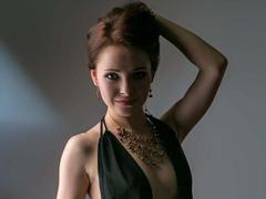 Amandaa - blond female webcam at xLoveCam