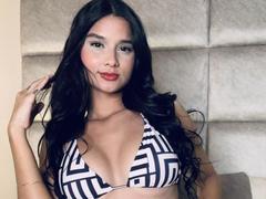 AmaraGlow - female webcam at xLoveCam