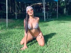 AmaraGlow - female webcam at xLoveCam