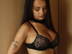 AmaraLove - female with brown hair and  big tits webcam at xLoveCam