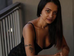 AmaraLove - female with brown hair and  big tits webcam at xLoveCam