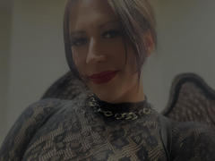 BiancaMirage - female with black hair webcam at xLoveCam