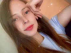 AmbeerWood - blond female webcam at xLoveCam