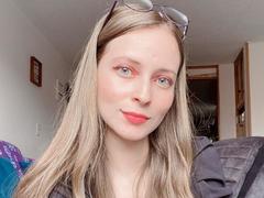 AmbeerWood - blond female webcam at xLoveCam