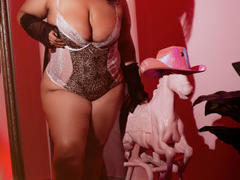 AmberAniston - female with black hair and  big tits webcam at xLoveCam