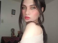 AmberH - shemale webcam at xLoveCam