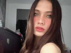 AmberH - shemale webcam at xLoveCam