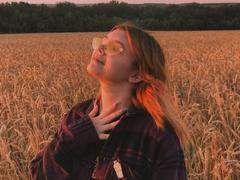 AmeliaAley - female with brown hair webcam at LiveJasmin