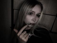 AmeliaCarratura - blond female webcam at xLoveCam