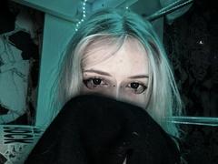 AmeliaCarratura - blond female webcam at xLoveCam