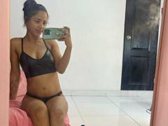 AmelieAndMarcel - couple webcam at LiveJasmin