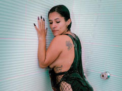 AmelieBlake - female with brown hair and  big tits webcam at xLoveCam