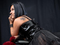 AmelieBlake - female with brown hair and  big tits webcam at xLoveCam