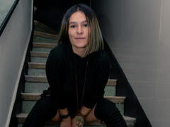 AmelieBlake - female with brown hair and  big tits webcam at xLoveCam