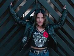 AmelieBlake - female with brown hair and  big tits webcam at xLoveCam