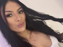 AmelieReeaa - female with brown hair webcam at StripChat