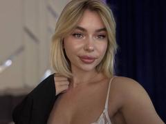 AmelyDragons - blond female webcam at xLoveCam