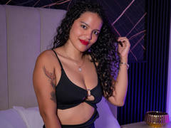 AmilyHarlow - female with black hair webcam at xLoveCam