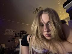 AmilySunray - blond female with  small tits webcam at LiveJasmin