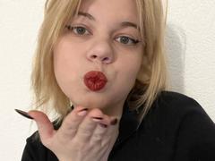 AminaBlooms - female with brown hair and  big tits webcam at LiveJasmin