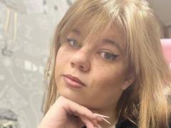 AminaBlooms - female with brown hair and  big tits webcam at LiveJasmin