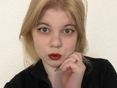 AminaBlooms - female with brown hair and  big tits webcam at LiveJasmin