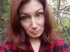 AmiraGold - female with black hair webcam at xLoveCam