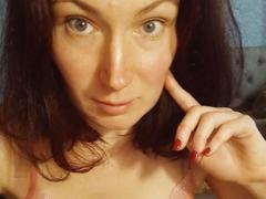 AmiraGold - female with black hair webcam at xLoveCam