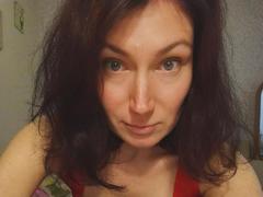 AmiraGold - female with black hair webcam at xLoveCam