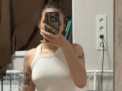 Ammaless - female with black hair and  big tits webcam at xLoveCam